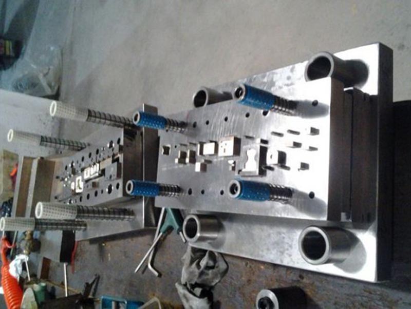 和布克赛尔模具制造-12