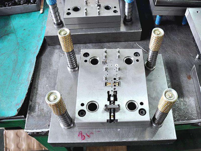 和布克赛尔模具制造-01