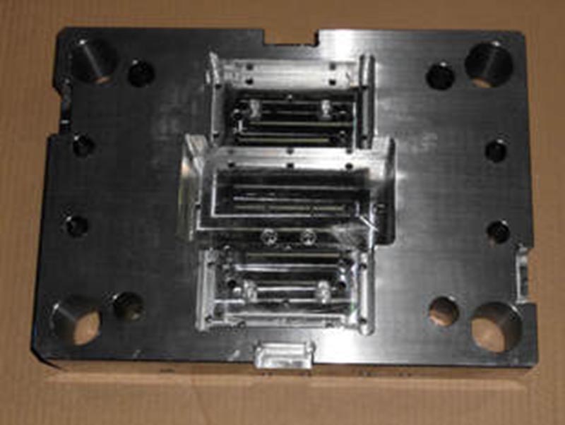 和布克赛尔精密塑料模-06